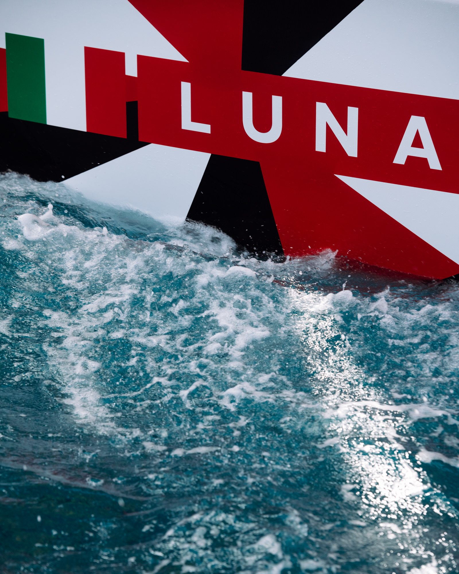 Luna Rossa — 12